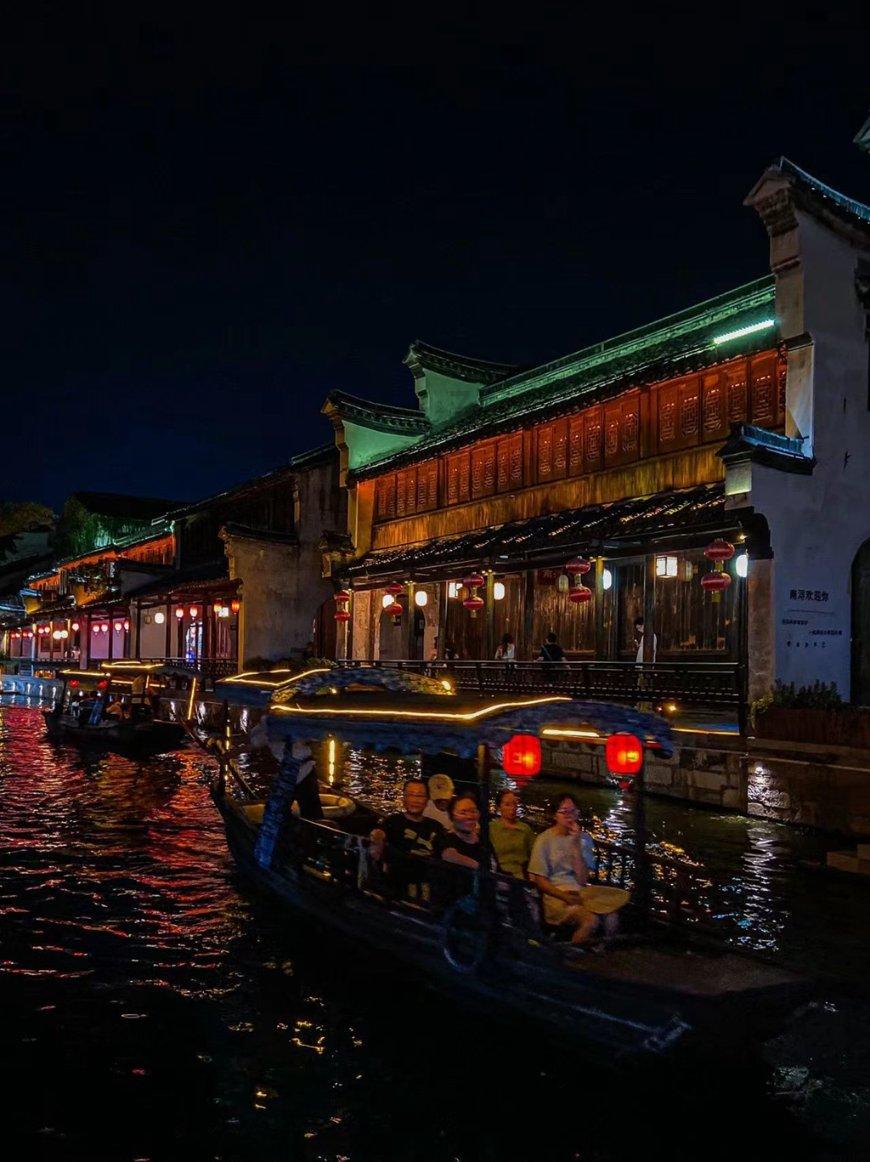 1月25日，福建一彩印厂凌晨突发大火，多间厂房被烧空，临街店铺被引燃！